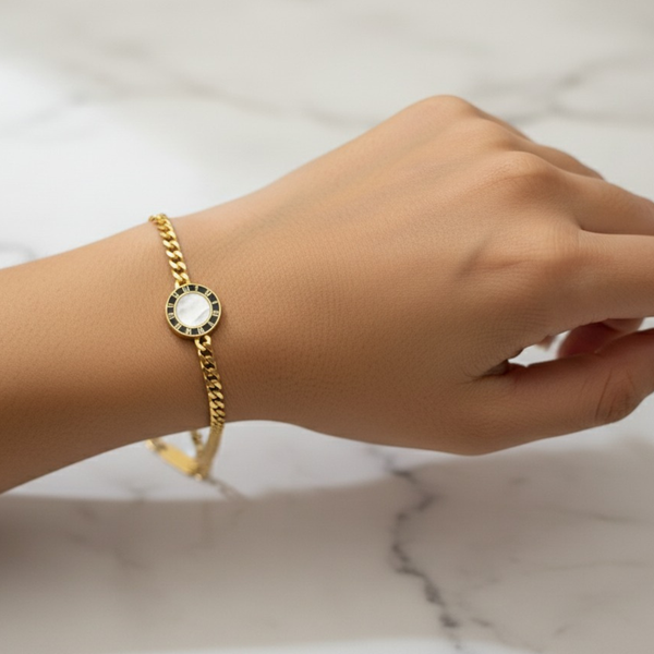 Elegant Black & White Round Charm Bracelet – A Perfect Blend of Grace & Style